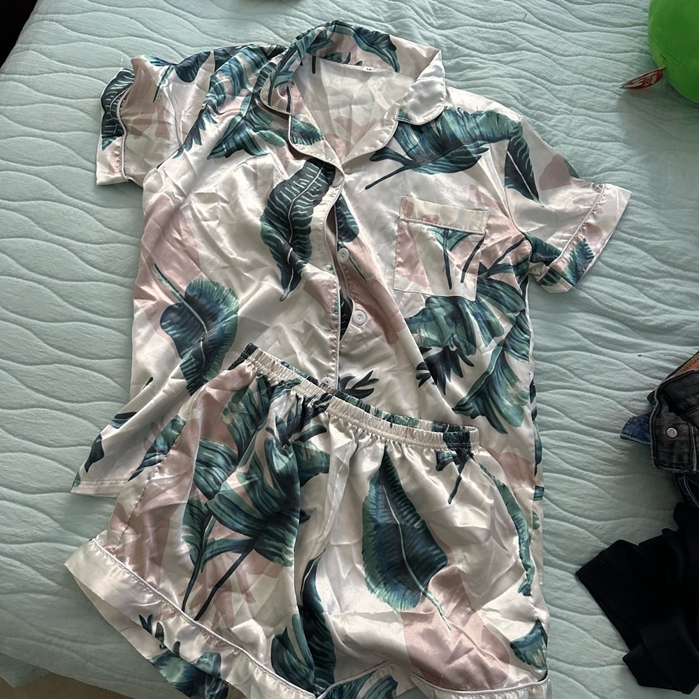 Tropical Leaf Print Pajama Set